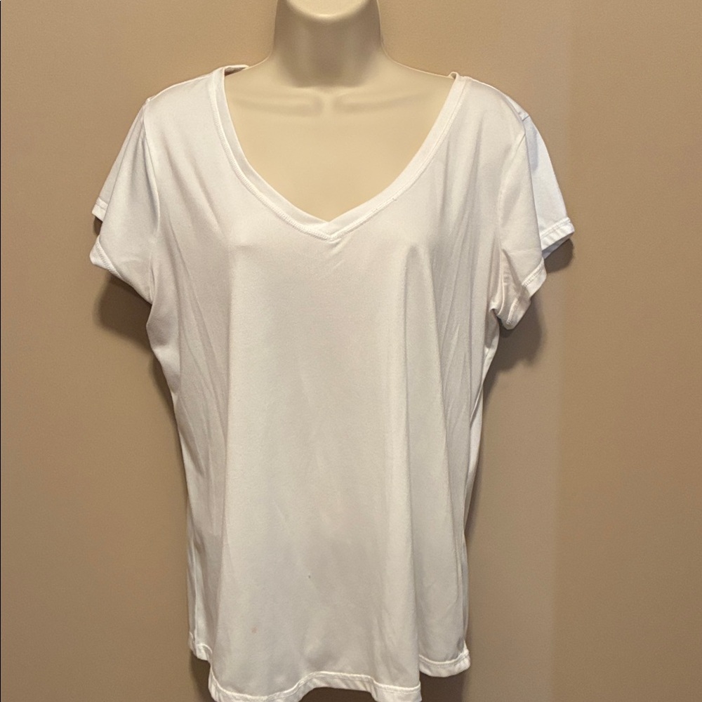 Xersion Women's White V-Neck Short Sleeve Tee